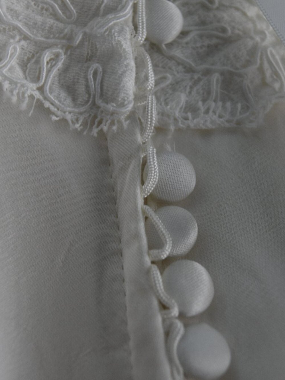 Alvina Valenta Couture Collection Creme & White Strapless Wedding Dress Size 2? - Picture 9 of 15